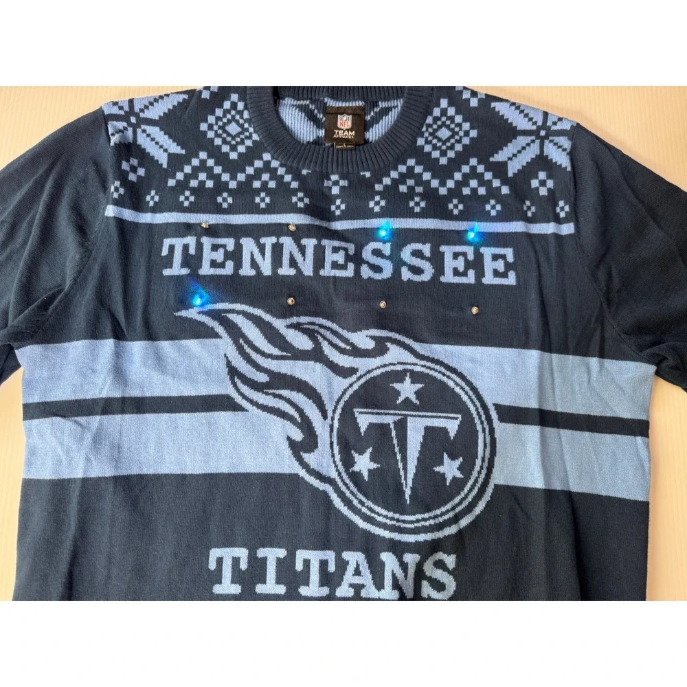 NFL Team Apparel Tennessee Titans Light Up Holiday Sweater Mens Large Navy Blue